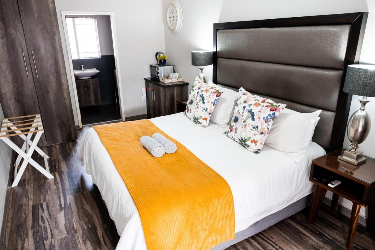 Villa Gracia Guesthouse Klerksdorp Eksteriør billede