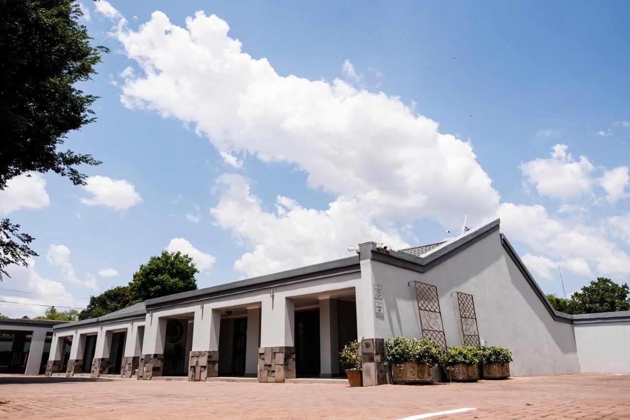 Villa Gracia Guesthouse Klerksdorp Eksteriør billede